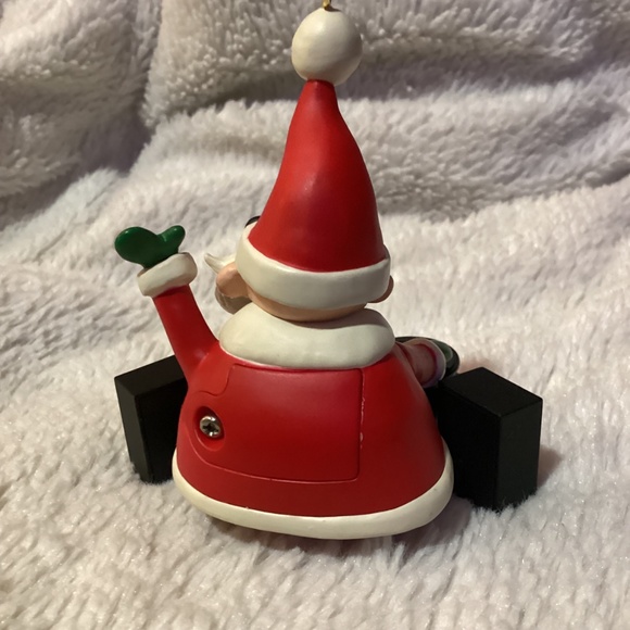 Hallmark Keepsake Ornament DJ S.C. Santa Claus magic light sound music 2011 - Picture 4 of 5